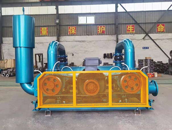 羅茨鼓風(fēng)機(jī)工廠(chǎng)實(shí)拍圖 羅茨風(fēng)機(jī)廠(chǎng)家發(fā)貨婁底三葉羅茨鼓風(fēng)機(jī)XQSSR250型(圖1)